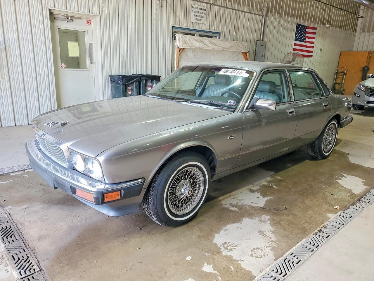 1990 Jaguar XJ, VIN SAJFY1743LC618242 — Мелкие вмятины и царапины