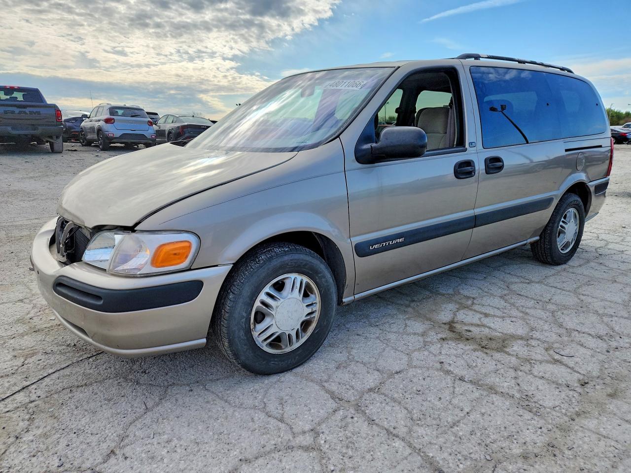 2000 Chevrolet Venture LT 1SD, VIN 1GNDX03E5YD239303 — Front end