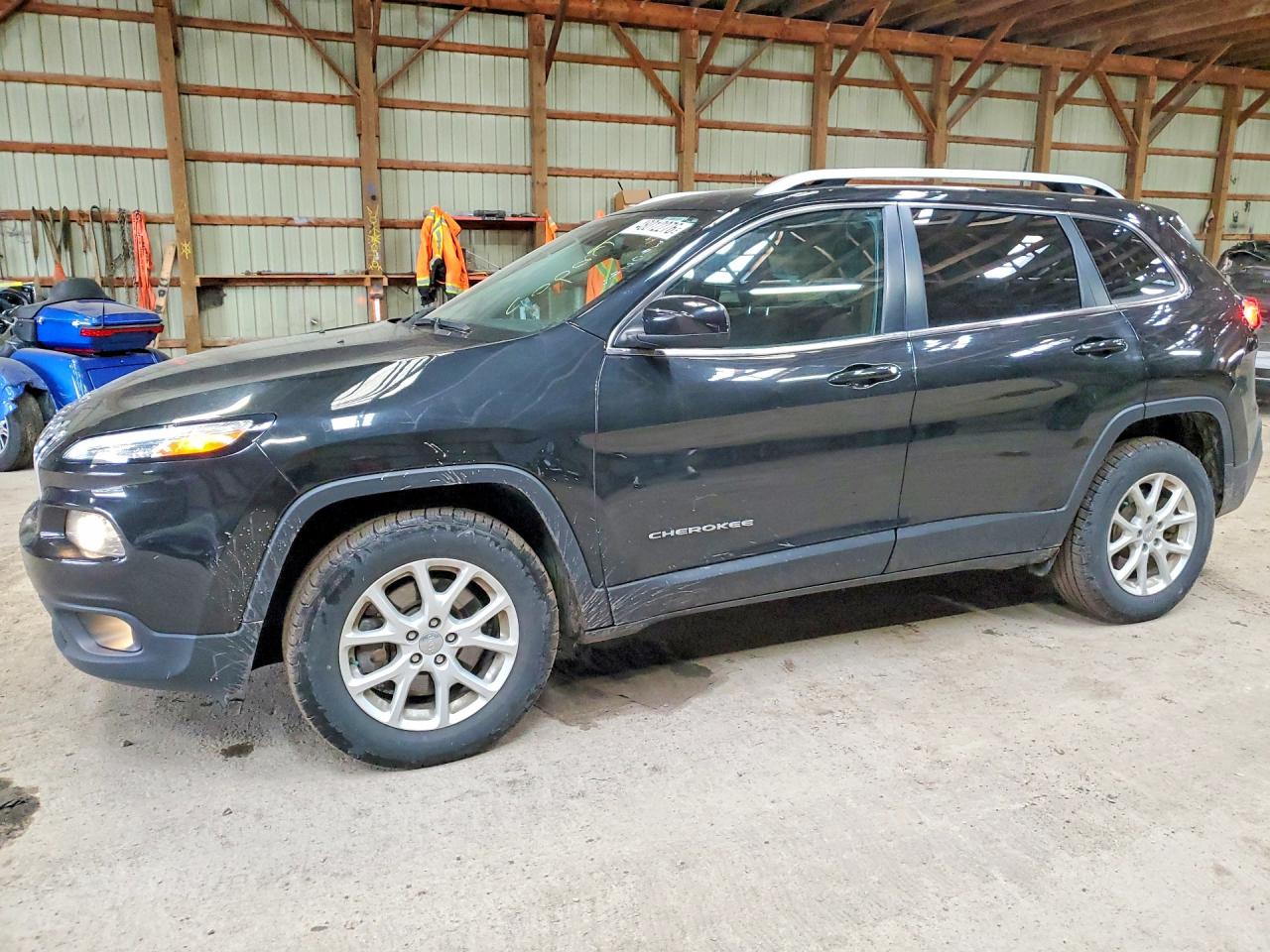 2016 Jeep Cherokee Latitude, VIN 1C4PJMCB1GW340748 — Side