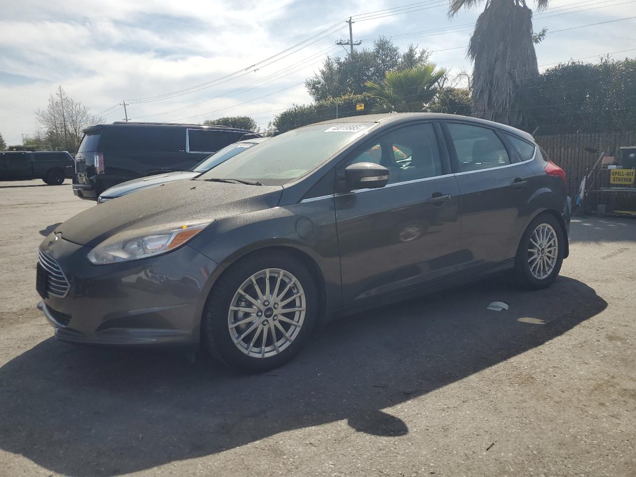 2016 Ford Focus Electric, VIN 1FADP3R49GL230588 — Rear end