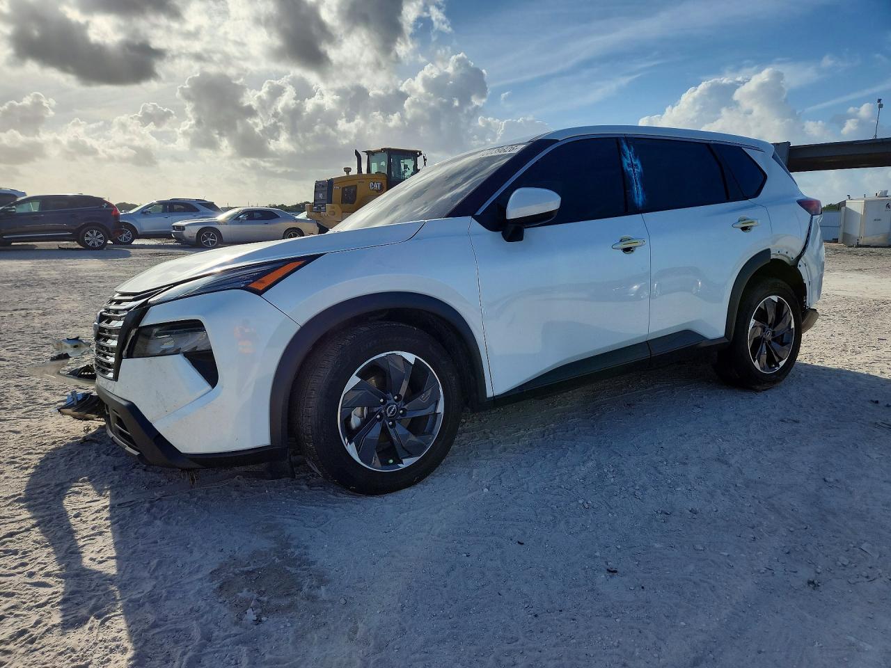 2024 Nissan Rogue SV, VIN 5N1BT3BA1RC692199 — Перед