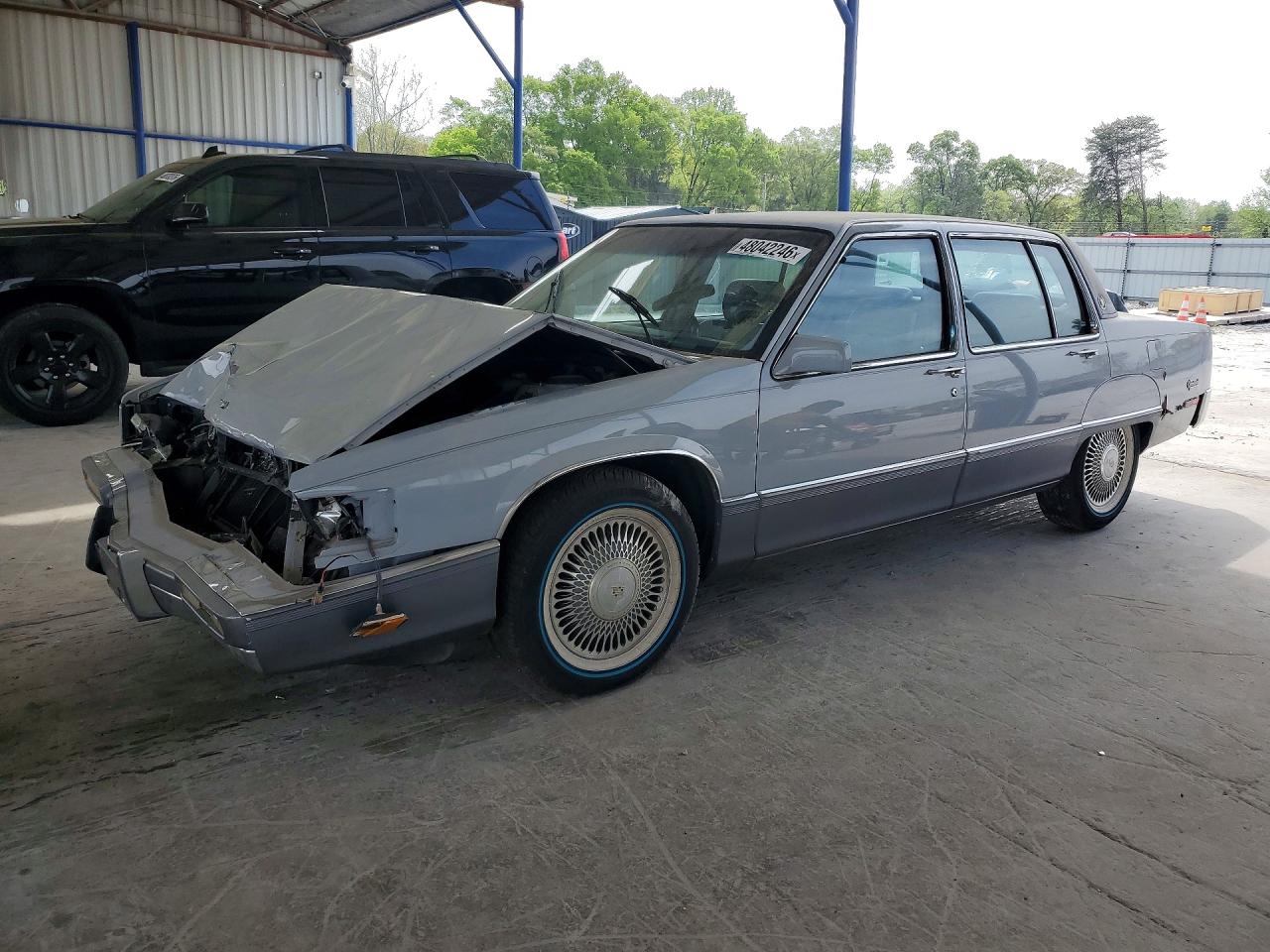 1990 Cadillac Fleetwood, VIN 1G6CS5332L4248387 — Front end
