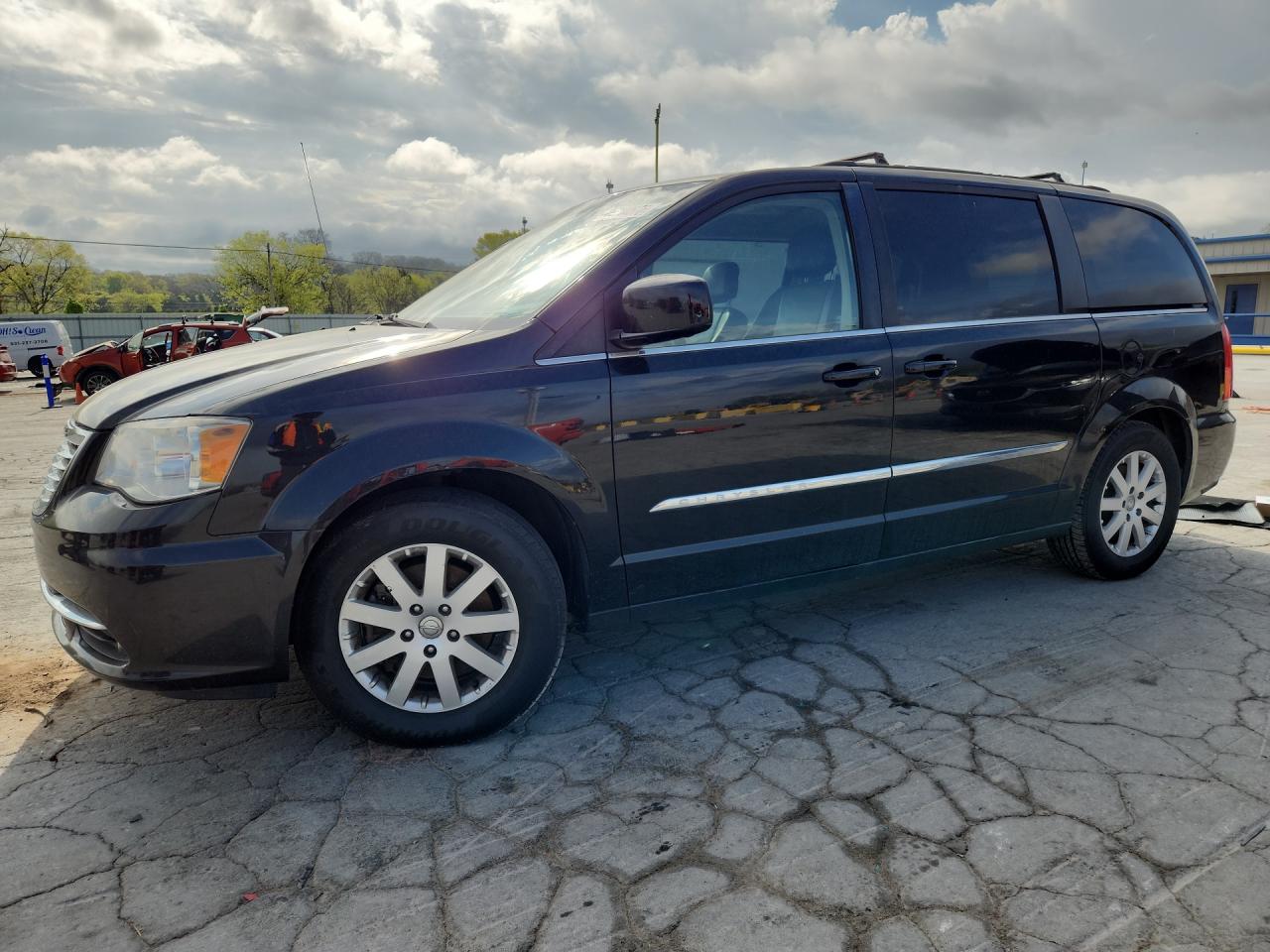 2015 Chrysler Town & Country Touring, VIN 2C4RC1BG6FR589097 — Engine fire