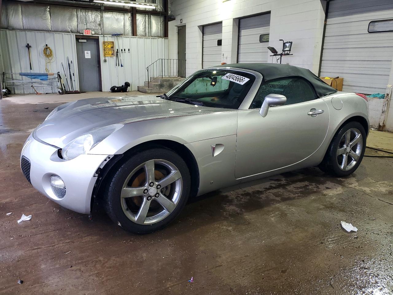 2007 Pontiac Solstice, VIN 1G2MB35B17Y142879 — Front end