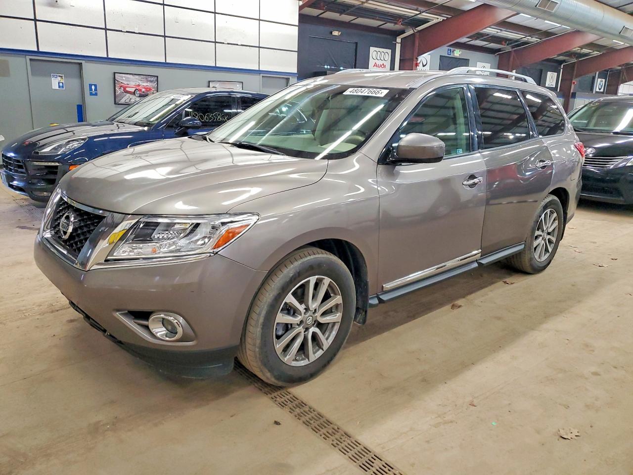 2014 Nissan Pathfinder SL, VIN 5N1AR2MN8EC653673 — Minor dents and scratches