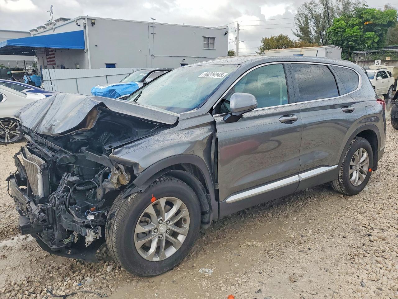 2020 Hyundai Santa Fe SE, VIN 5NMS23AD8LH142266 — Front end