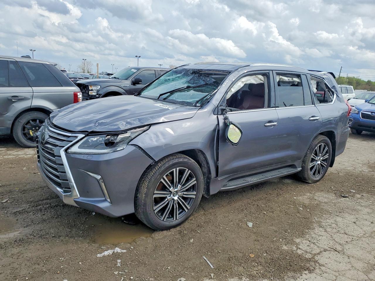 2019 Lexus LX 570, VIN JTJHY7AX5K4283326 — Бок