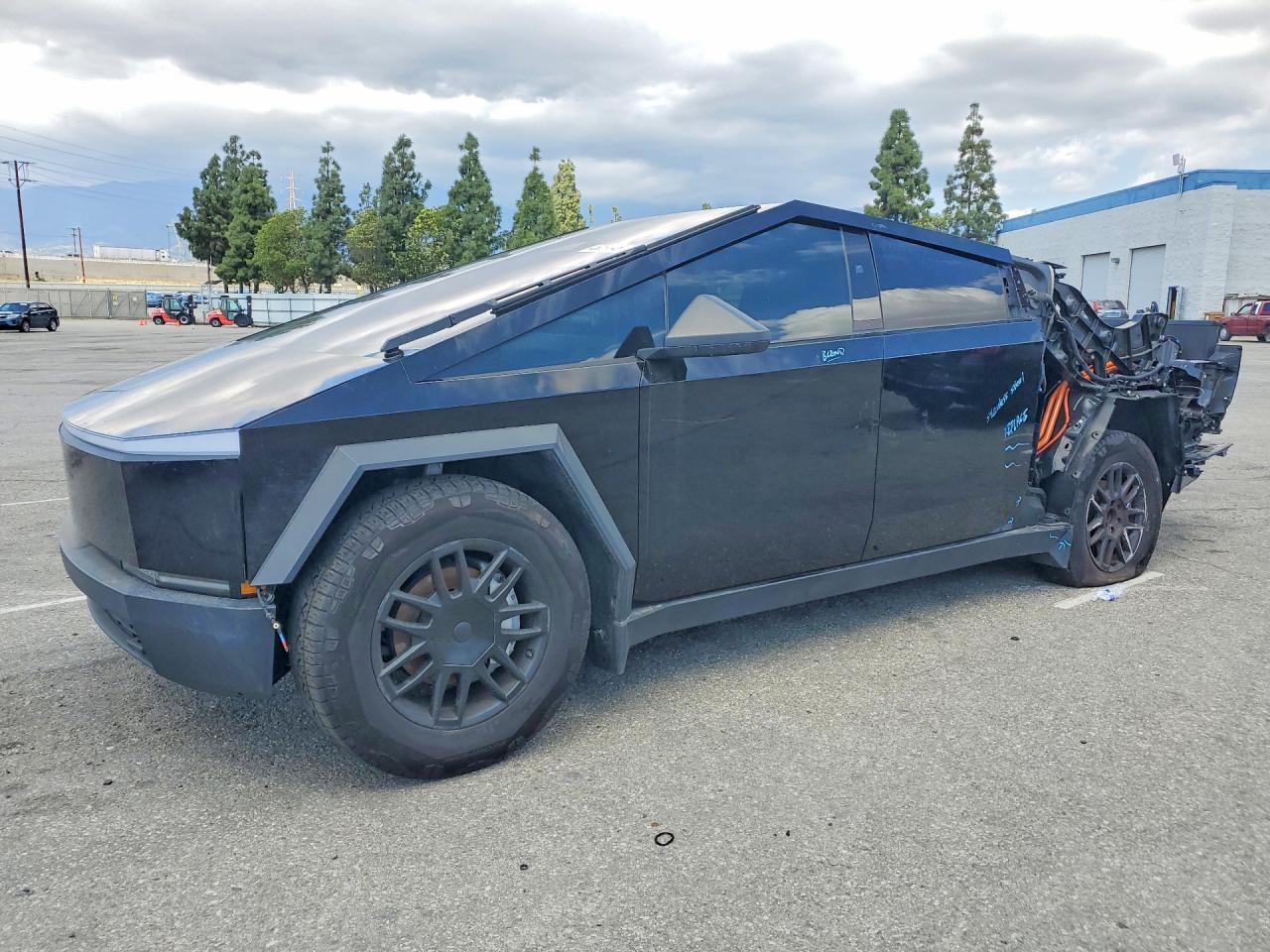 2024 Tesla Cybertruck, VIN 7G2CEHED1RA056370 — Rear end
