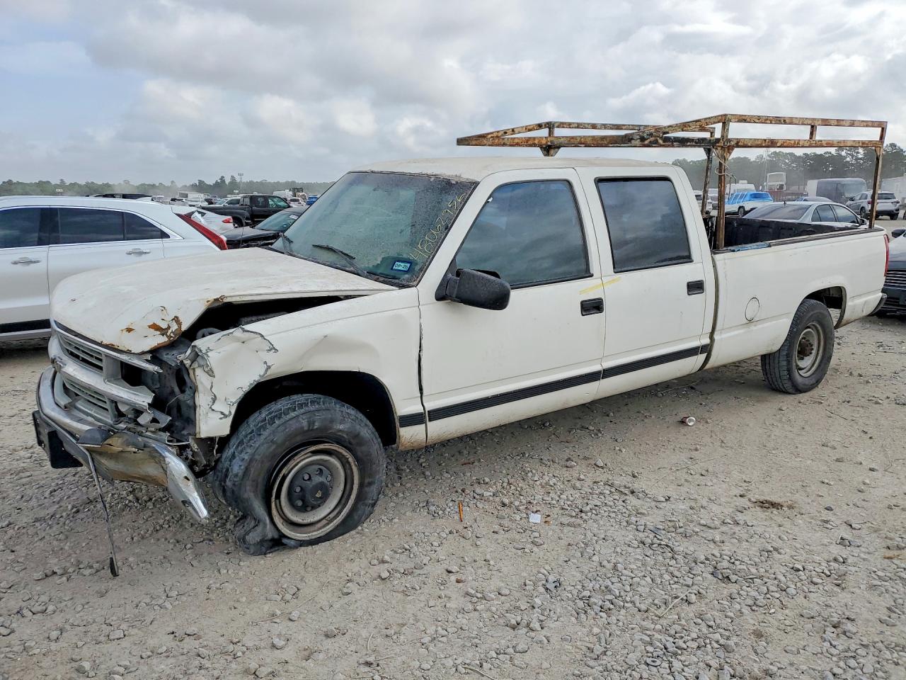 2000 Chevrolet Silverado 3500, VIN 1GCGC33R0YF410033 — Rear end