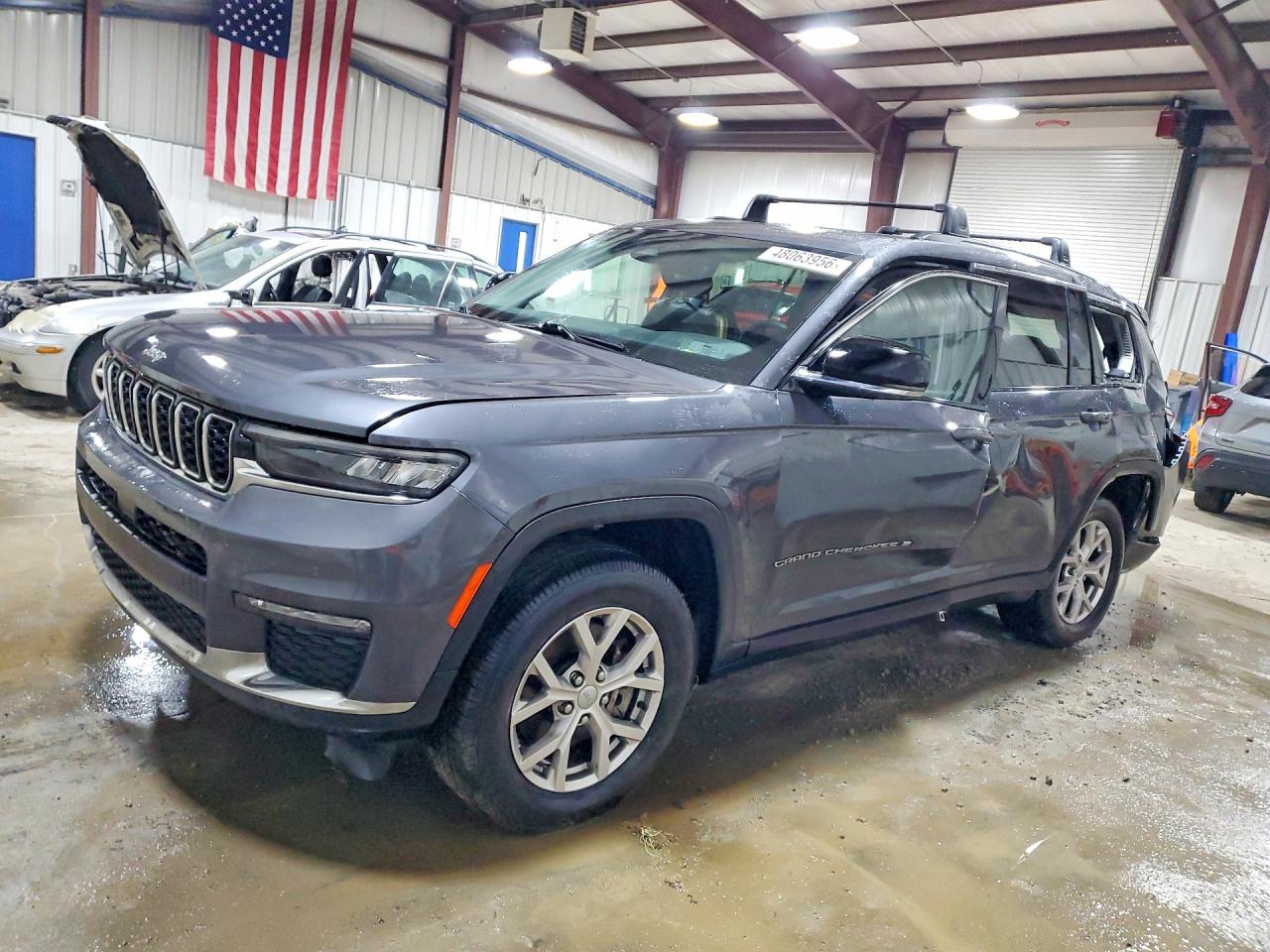 2022 Jeep Grand Cherokee Limited, VIN 1C4RJKBG3N8606735 — Rear end