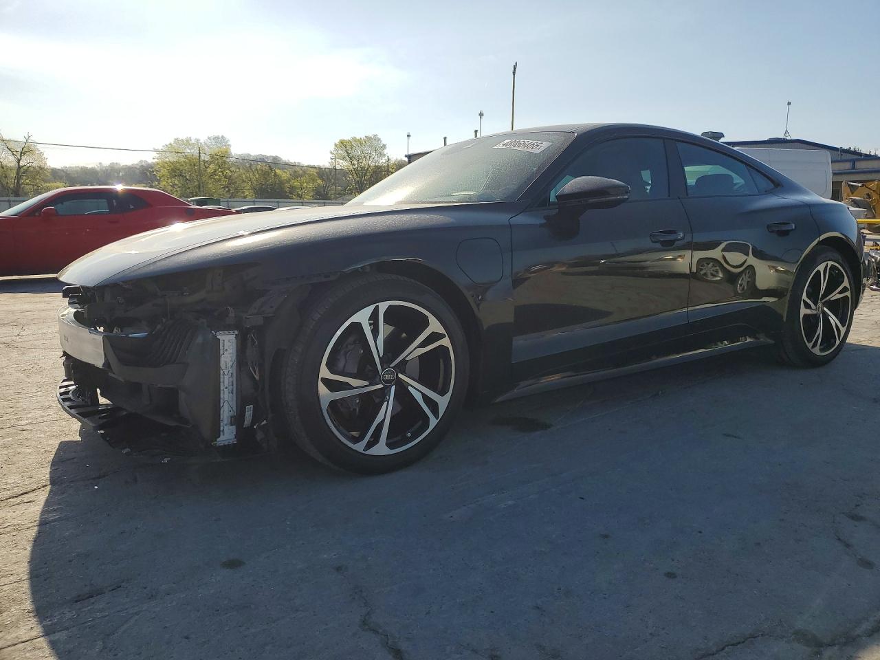 2022 Audi e-tron GT Premium Plus, VIN WAUCJBFW0N7008113 — Перед