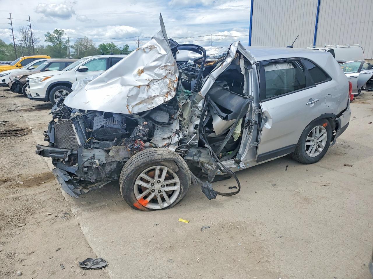2014 Kia Sorento LX, VIN 5XYKTCA69EG448369 — Опрокидывание