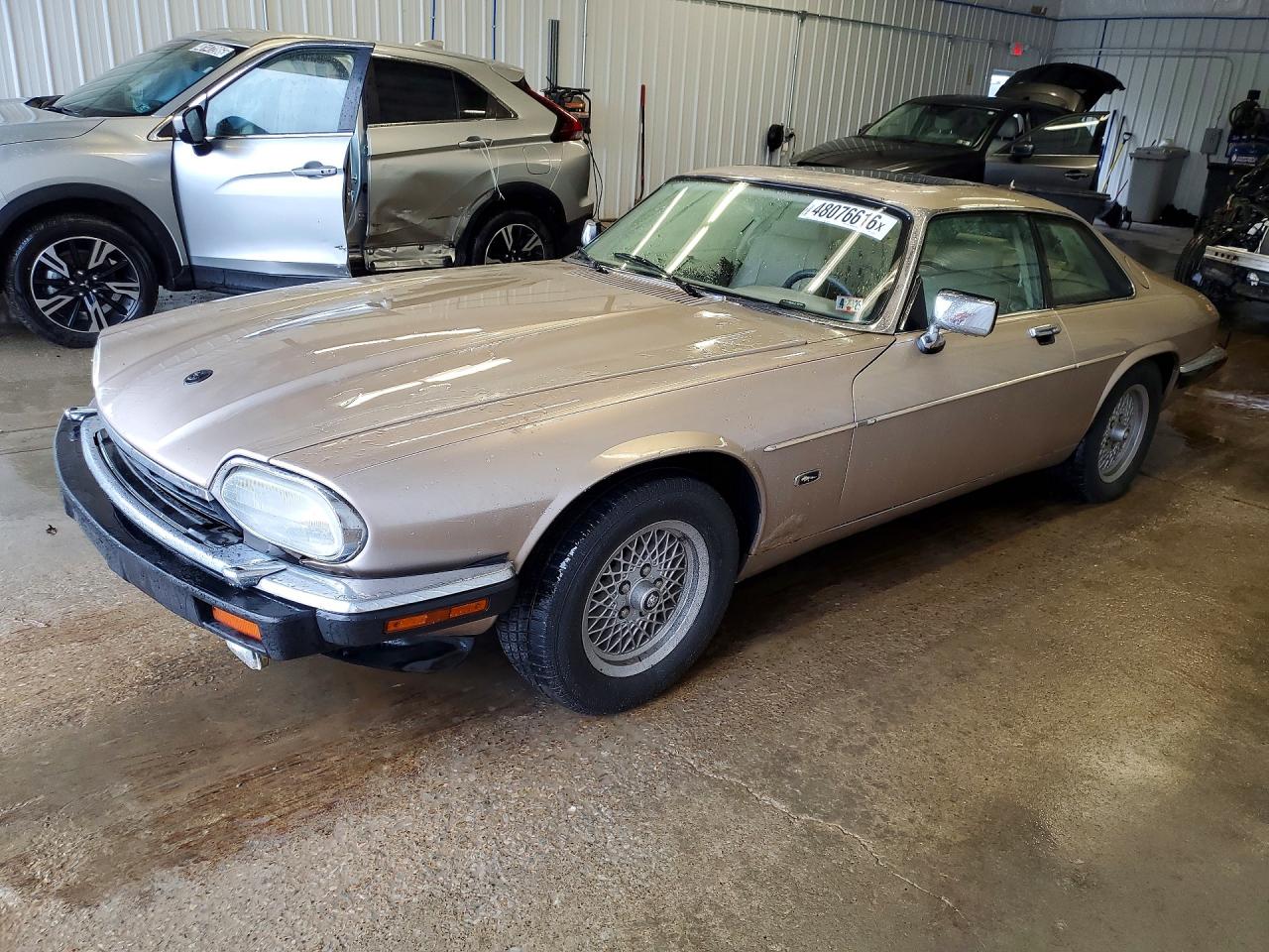 1992 Jaguar XJS, VIN SAJNW5849NC182734 — Rear end