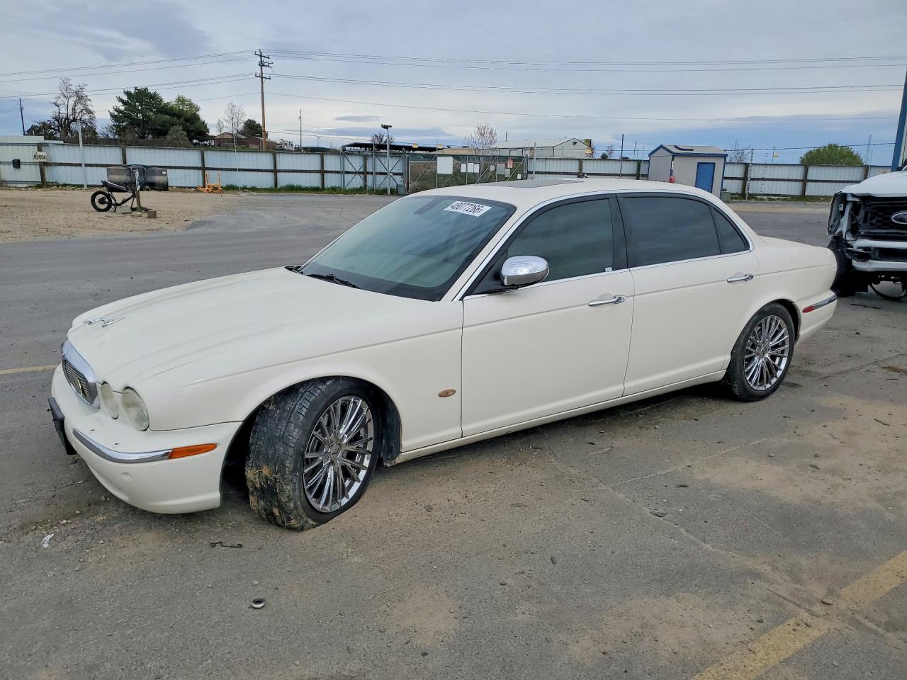 2007 Jaguar XJ Vanden Plas, VIN SAJWA82B67SH11922 — Undercarriage