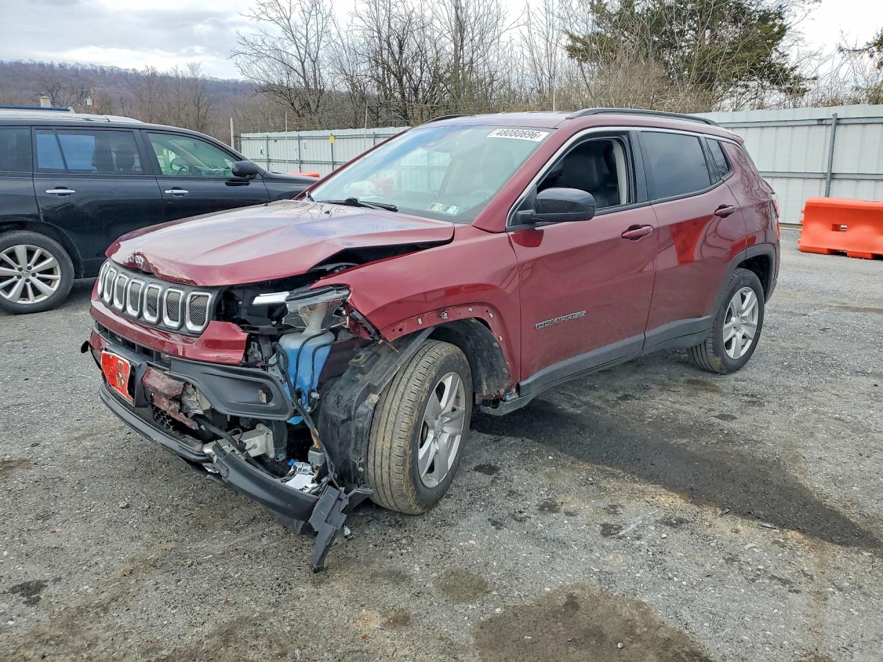 2022 Jeep Compass Latitude, VIN 3C4NJDBB3NT108387 — Front end