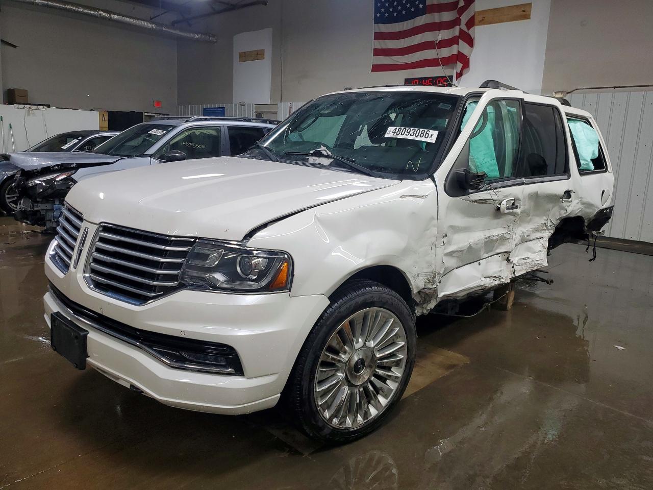2015 Lincoln Navigator, VIN 5LMJJ2JT5FEJ00752 — Rollover