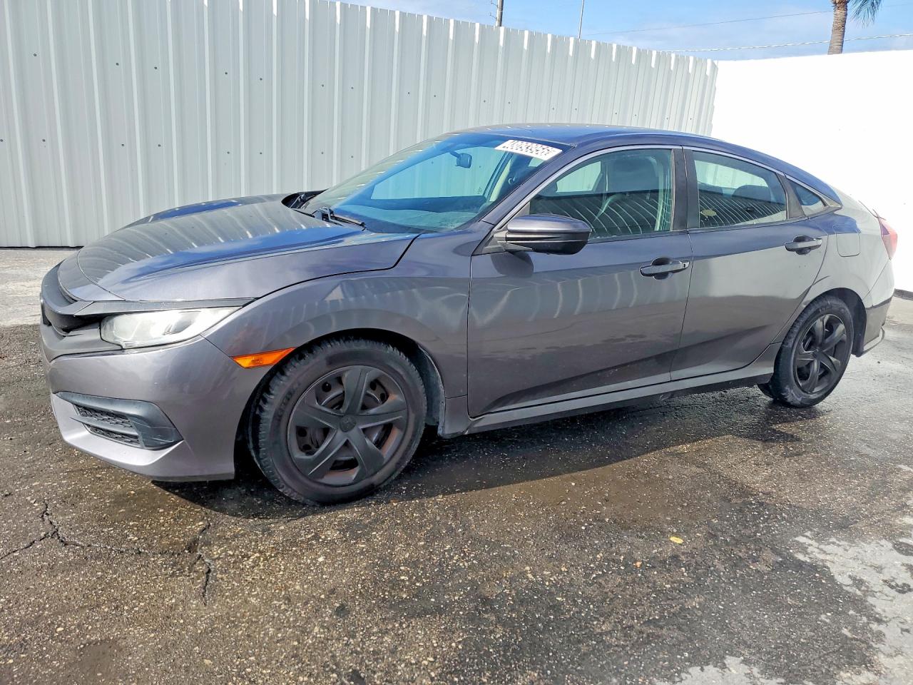 2018 Honda Civic LX, VIN 2HGFC2F54JH608487 — Фото с аукциона