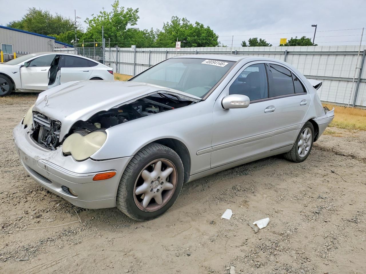 2001 Mercedes-Benz C 230/260/280/320, VIN WDBRF64J11F046266 — Rear end