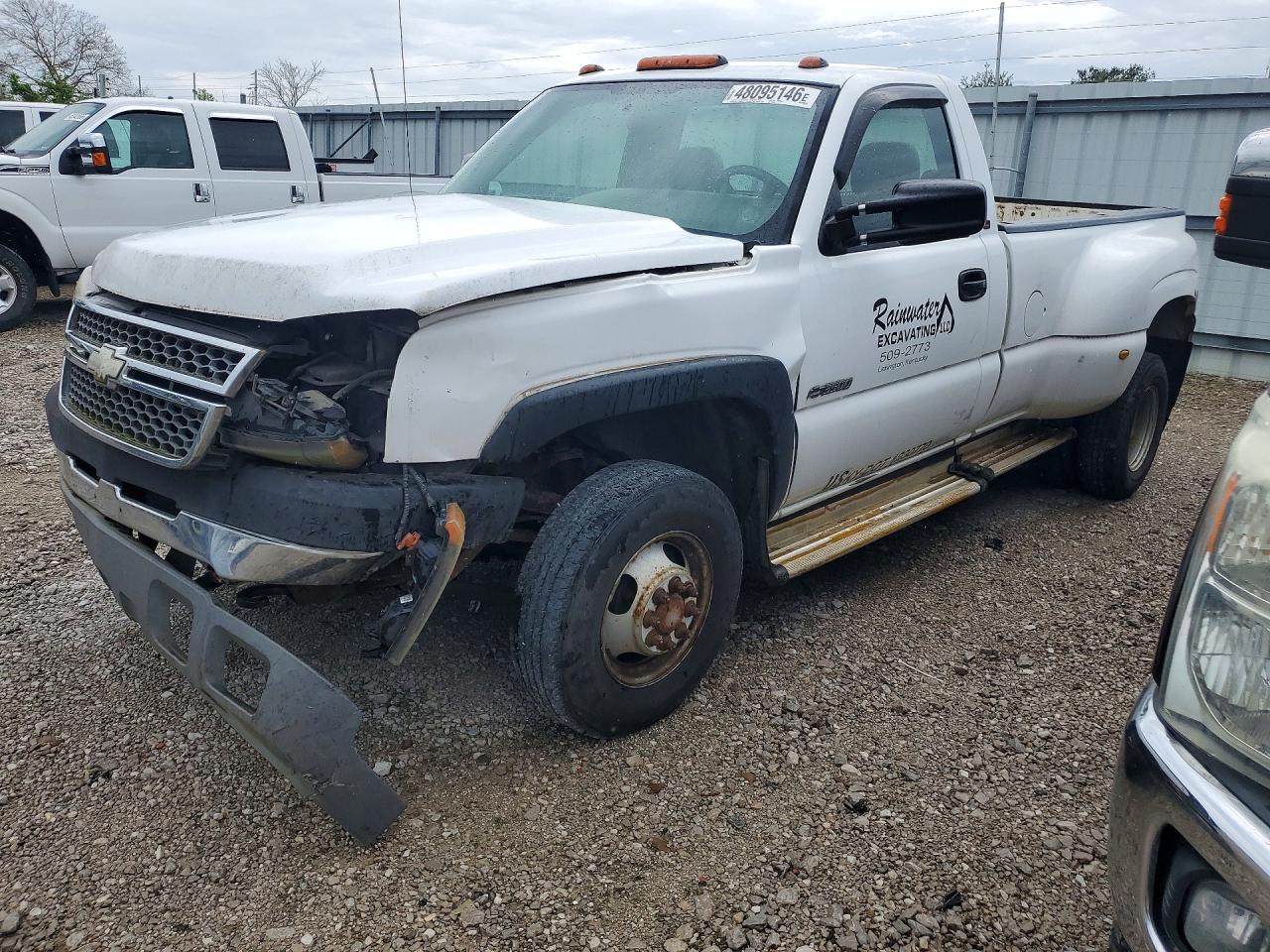2005 Chevrolet Silverado 3500 DRW Wrk Trk, VIN 1GCJK34U75E286694 — Перед