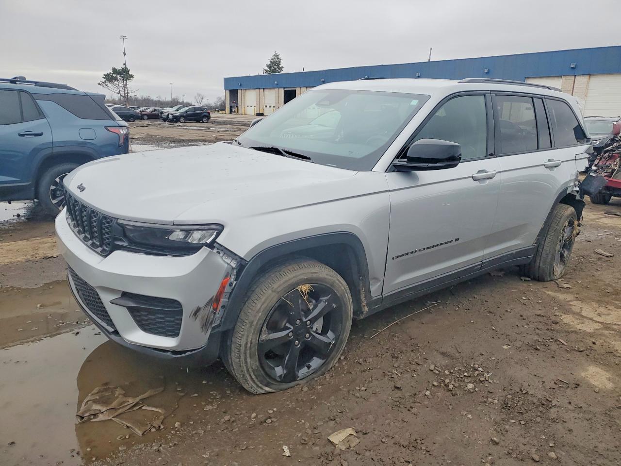 2023 Jeep Grand Cherokee Altitude, VIN 1C4RJHAG7PC594710 — Rear end
