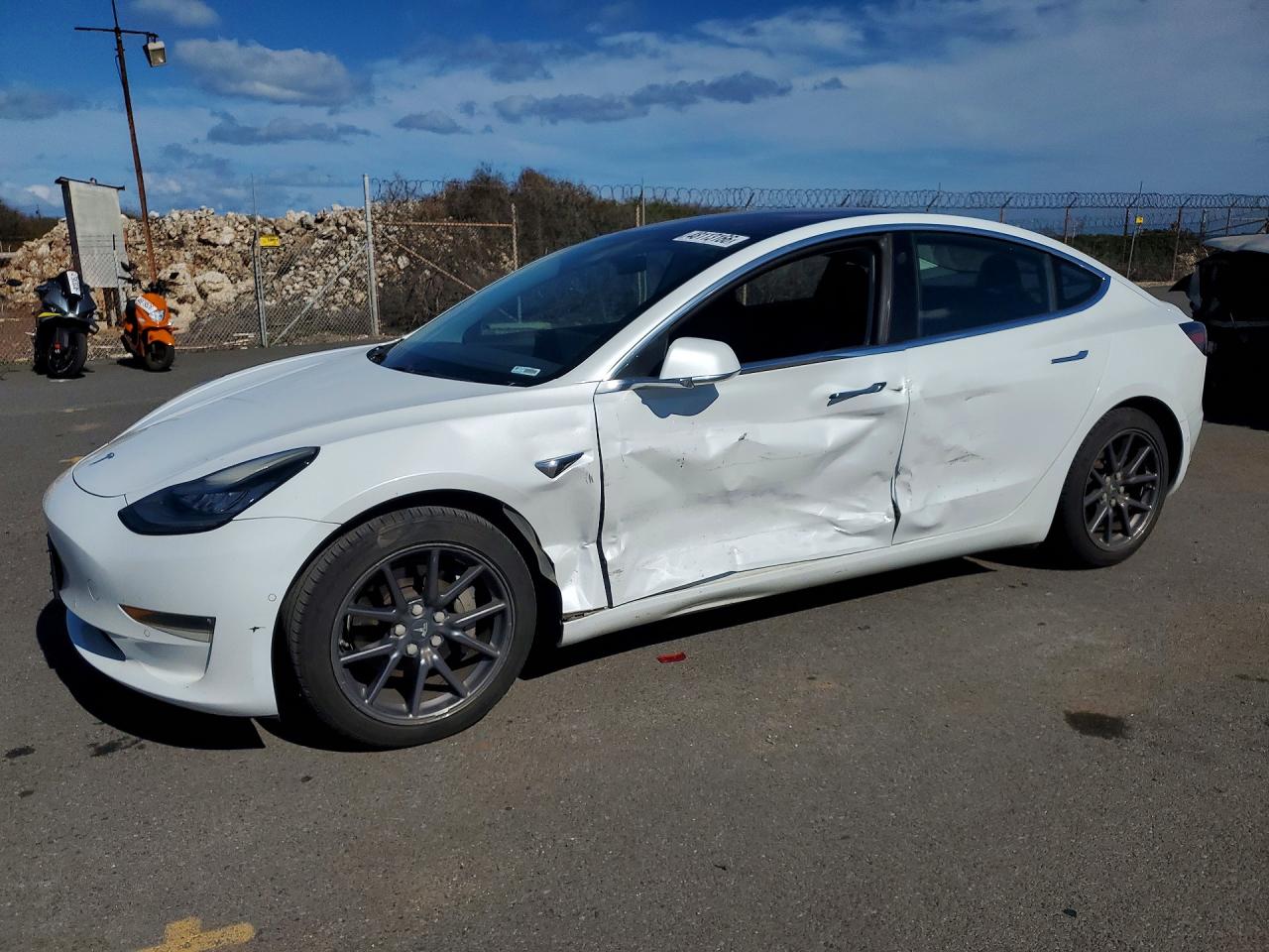 2018 Tesla Model 3 Long Range Battery, VIN 5YJ3E1EA2JF098828 — Side