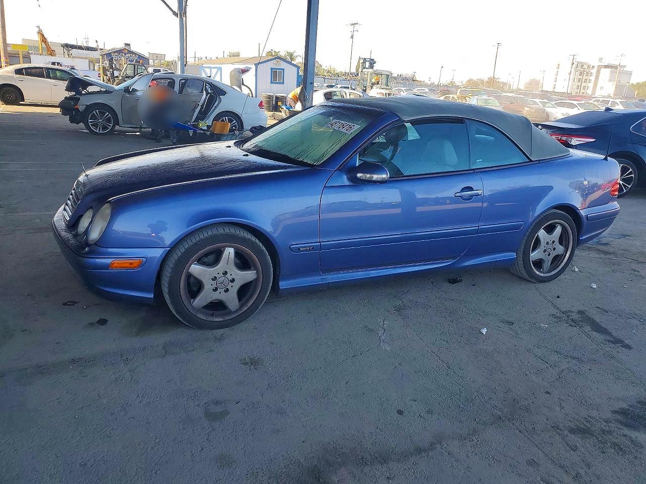 2002 Mercedes-Benz CLK 320/430, VIN WDBLK65G22T109267 — Side