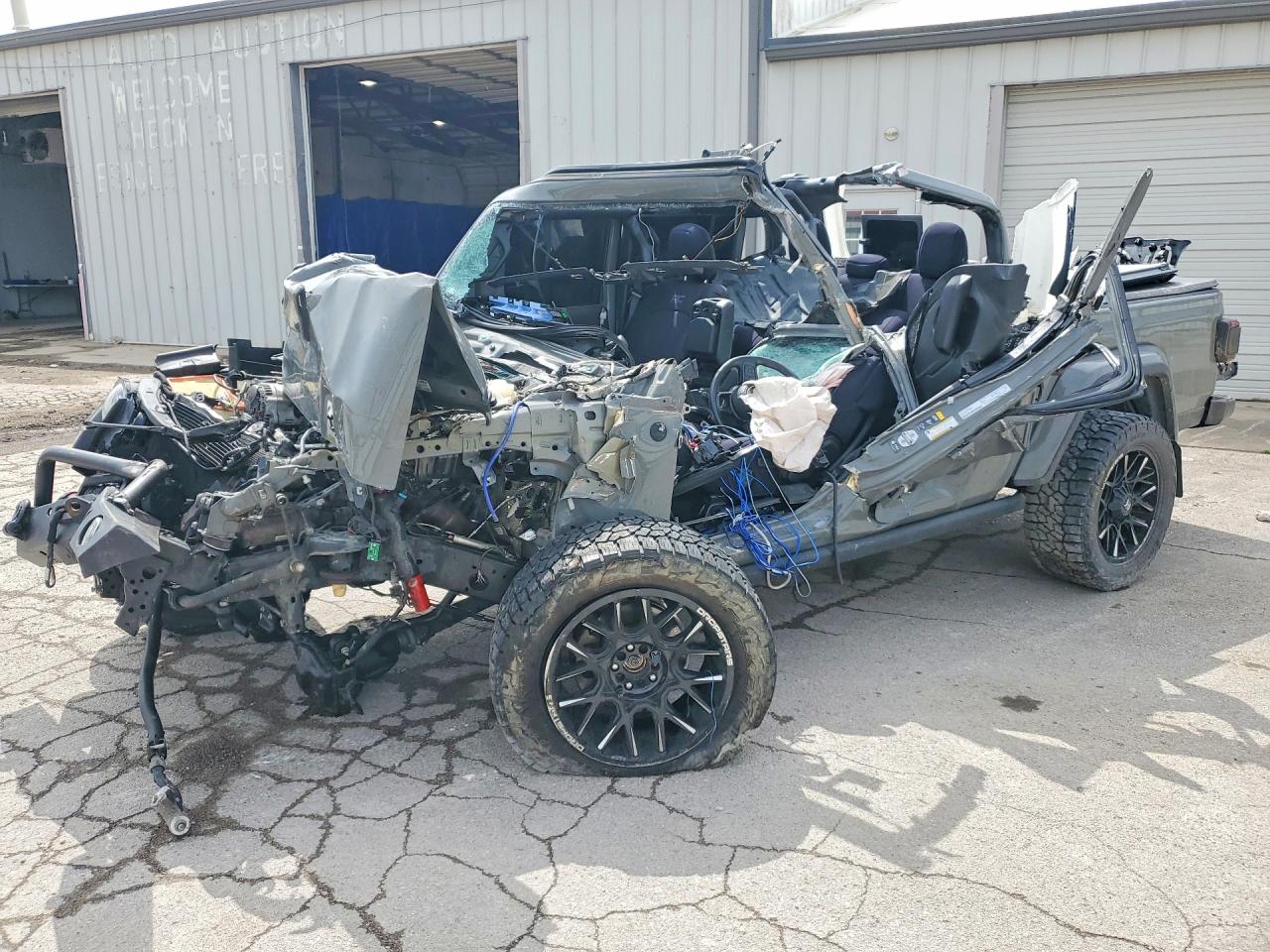 2021 Jeep Gladiator Sport S, VIN 1C6HJTAG5ML585828 — Side