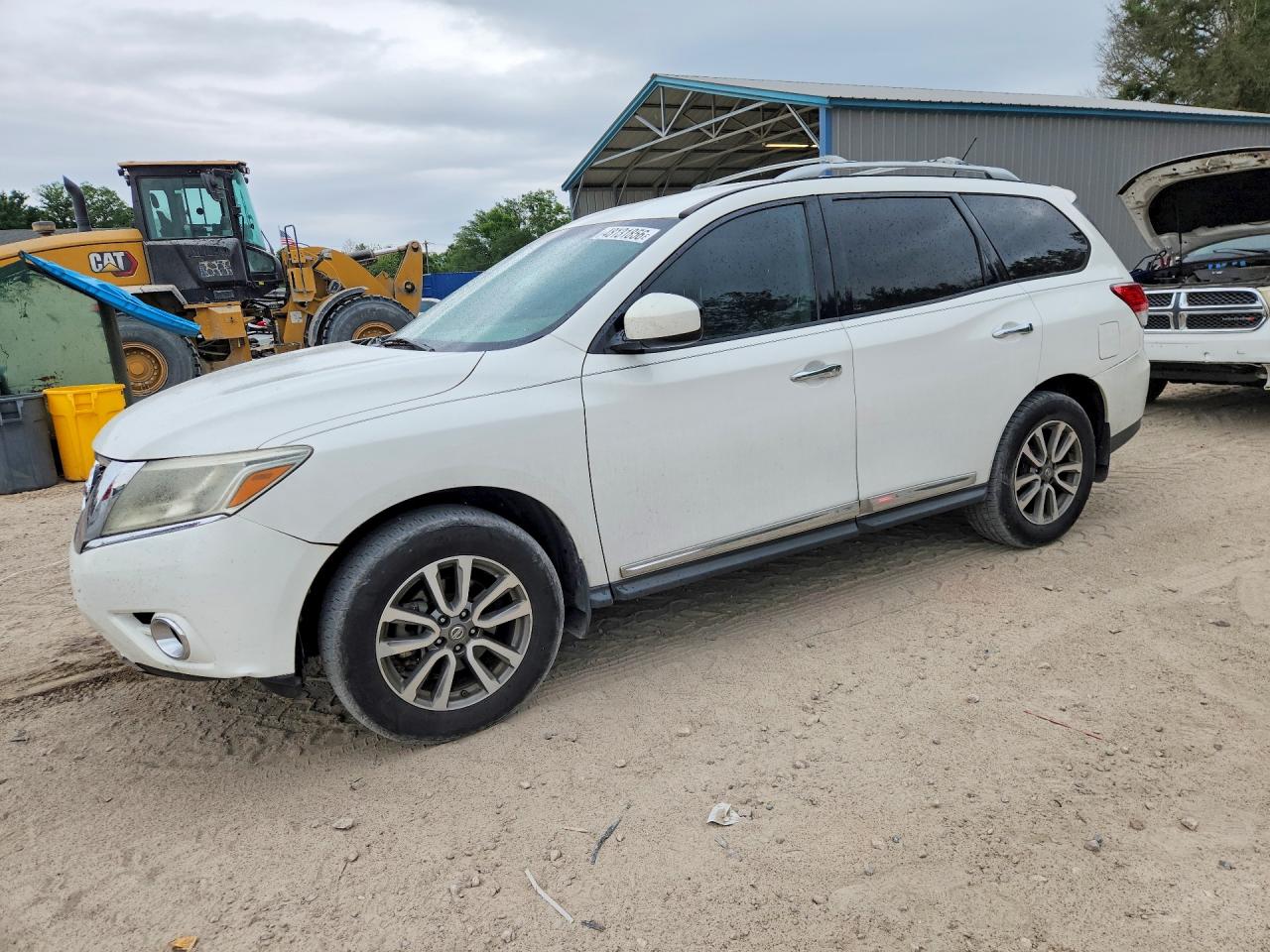 2013 Nissan Pathfinder SL, VIN 5N1AR2MN1DC681765 — Minor dents and scratches
