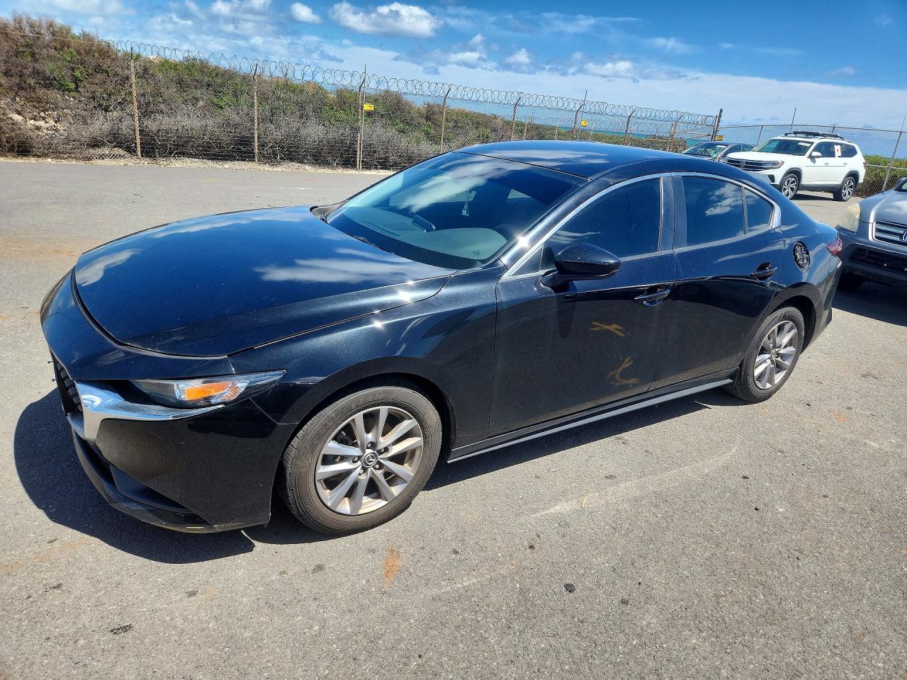 2021 Mazda 3 2.0, VIN 3MZBPAA7XMM202771 — Front end