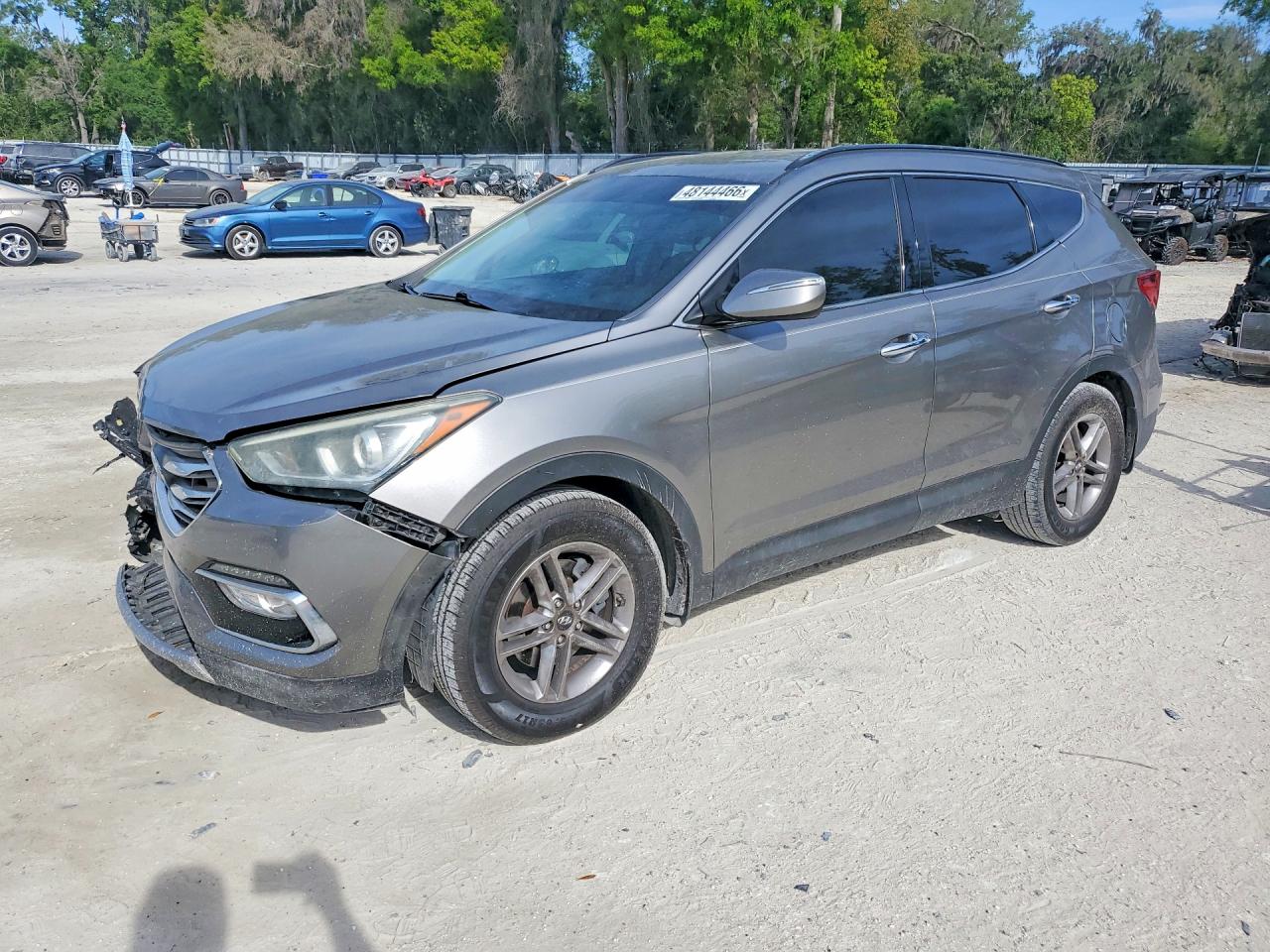 2017 Hyundai Santa Fe 2.4L, VIN 5NMZU3LB3HH014528 — Перед