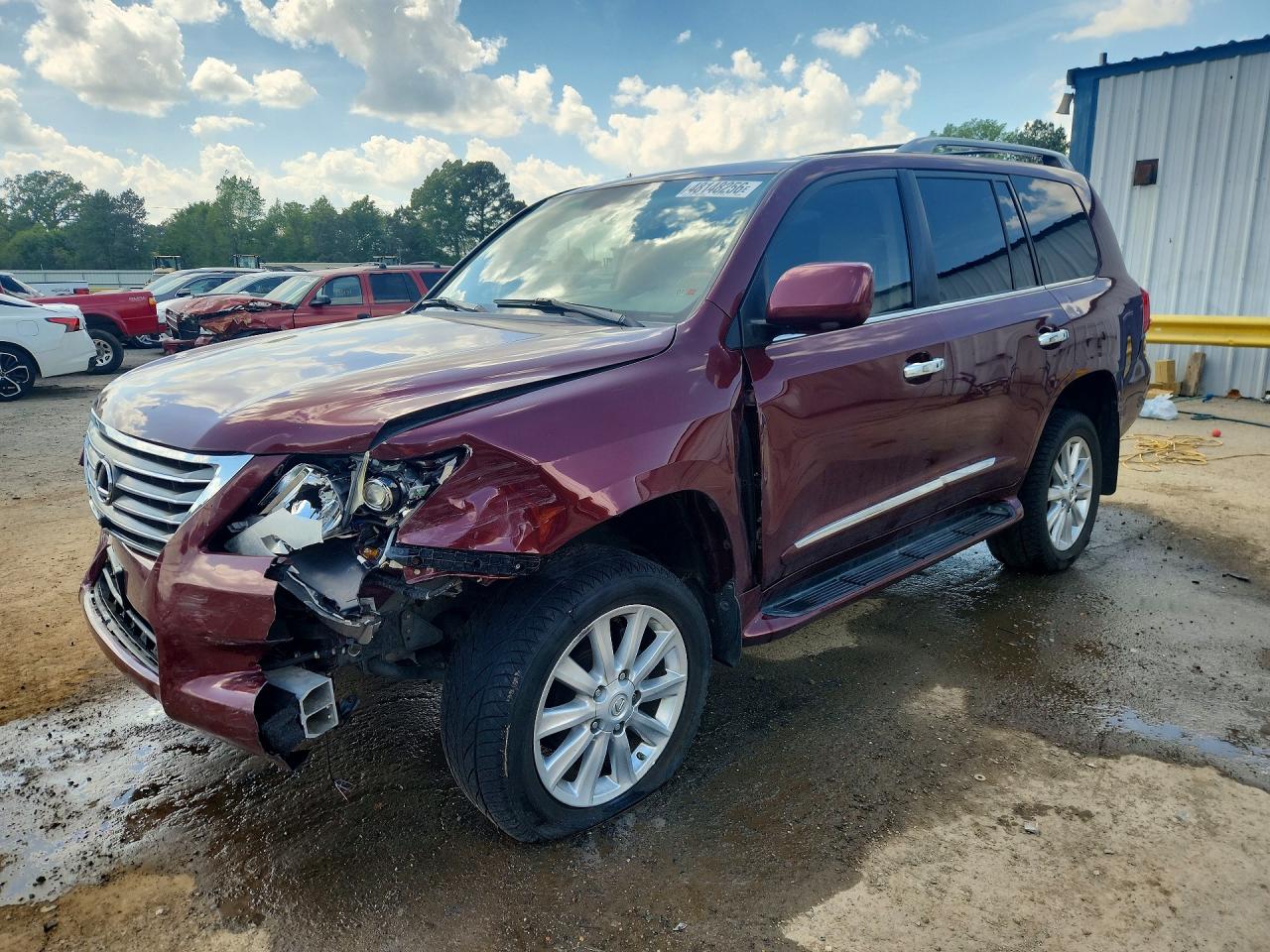 2008 Lexus LX 570, VIN JTJHY00WX84010696 — Front end