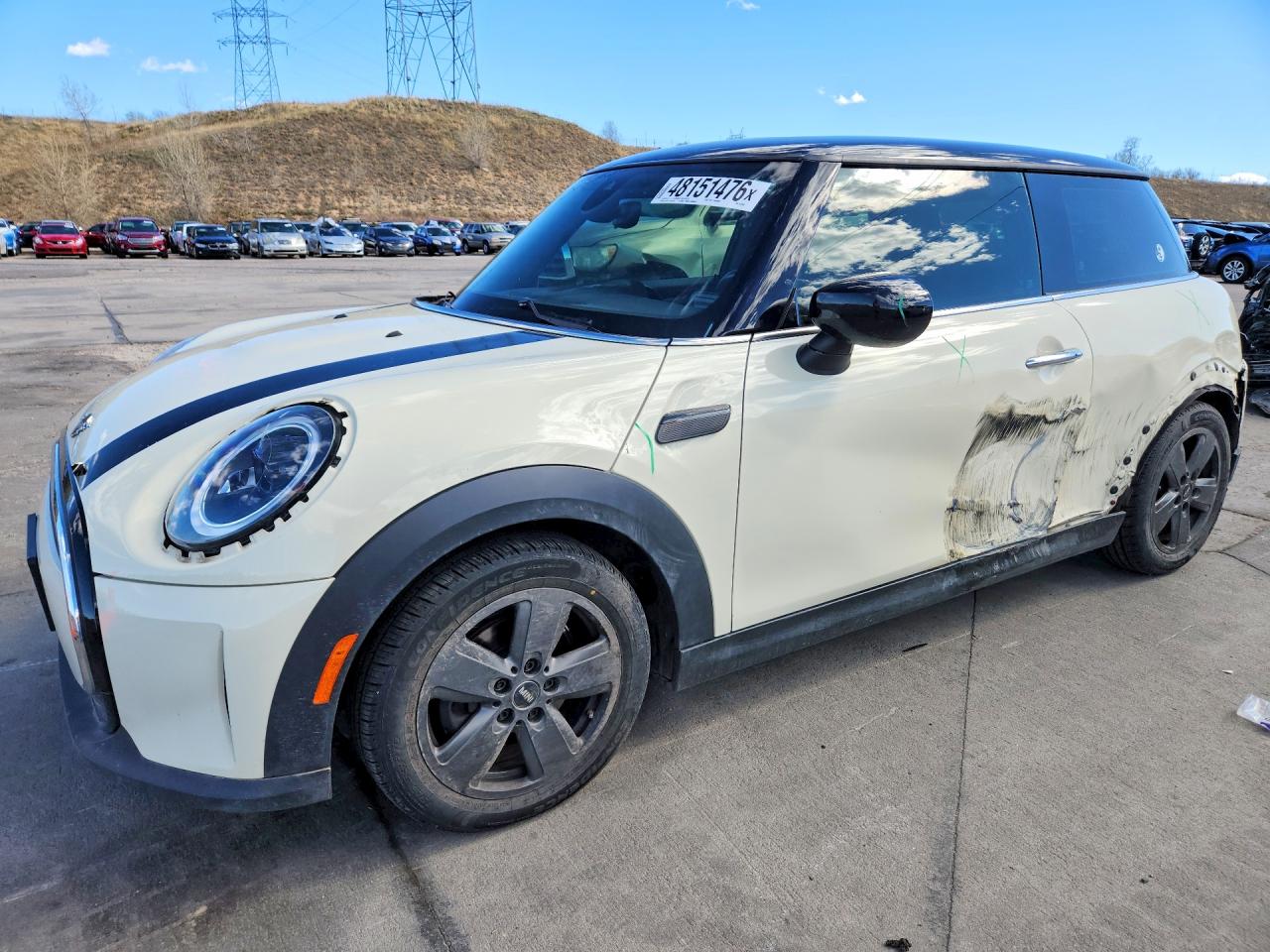 2022 MINI Hardtop Cooper, VIN WMW33DH00N2R32059 — Бок
