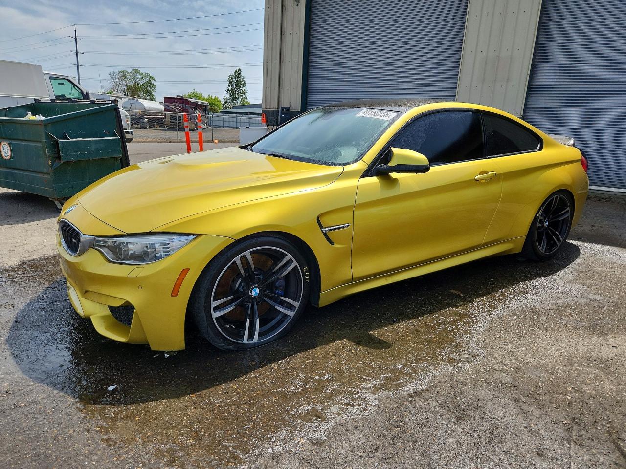 2015 BMW M4, VIN WBS3R9C59FK332085 — Днище