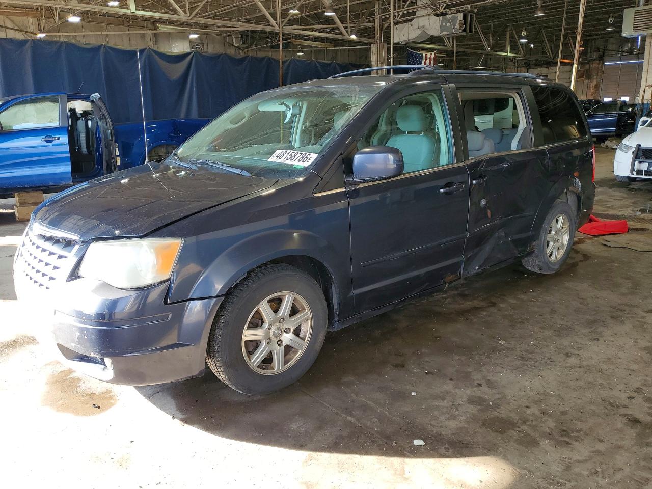2008 Chrysler Town & Country Touring, VIN 2A8HR54P88R826618 — Side