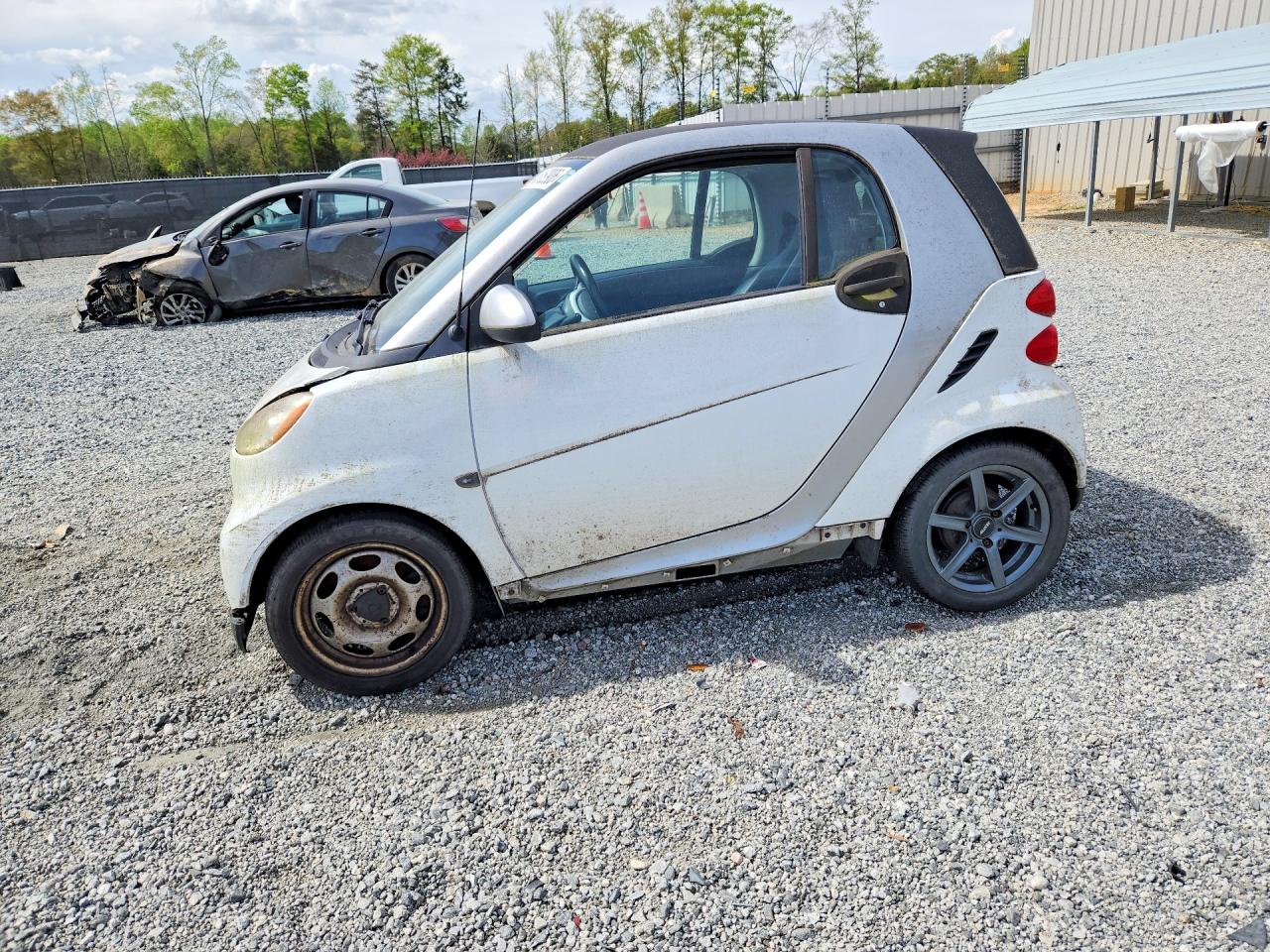 2012 Smart fortwo Pure, VIN WMEEJ3BA8CK576021 — Rear end