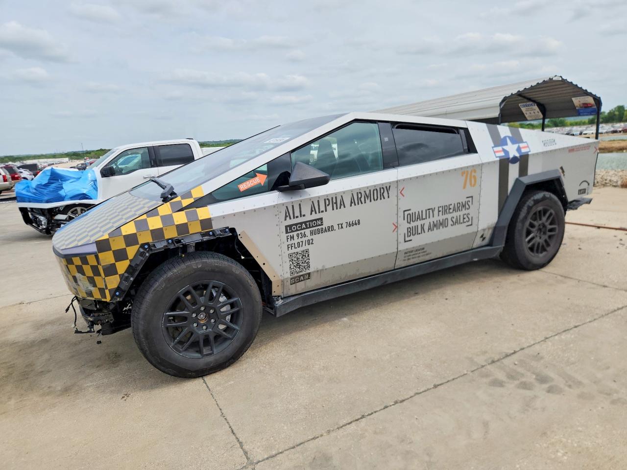 2024 Tesla Cybertruck, VIN 7G2CEHED6RA049138 — Front end