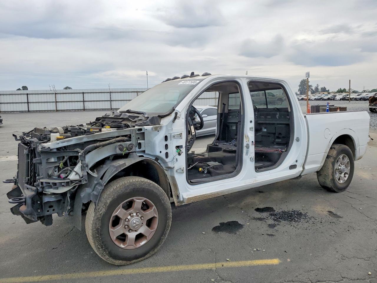2015 Ram 2500 Laramie, VIN 3C6UR4FLXFG513106 — Фото с аукциона 1 of 4