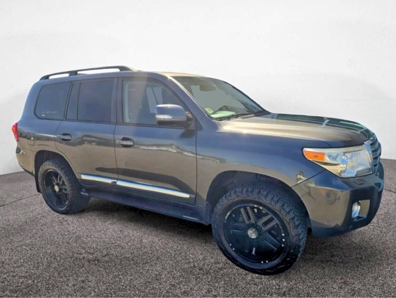 2014 Toyota Land Cruiser, VIN JTMHY7AJ2E4021850 — Normal wear