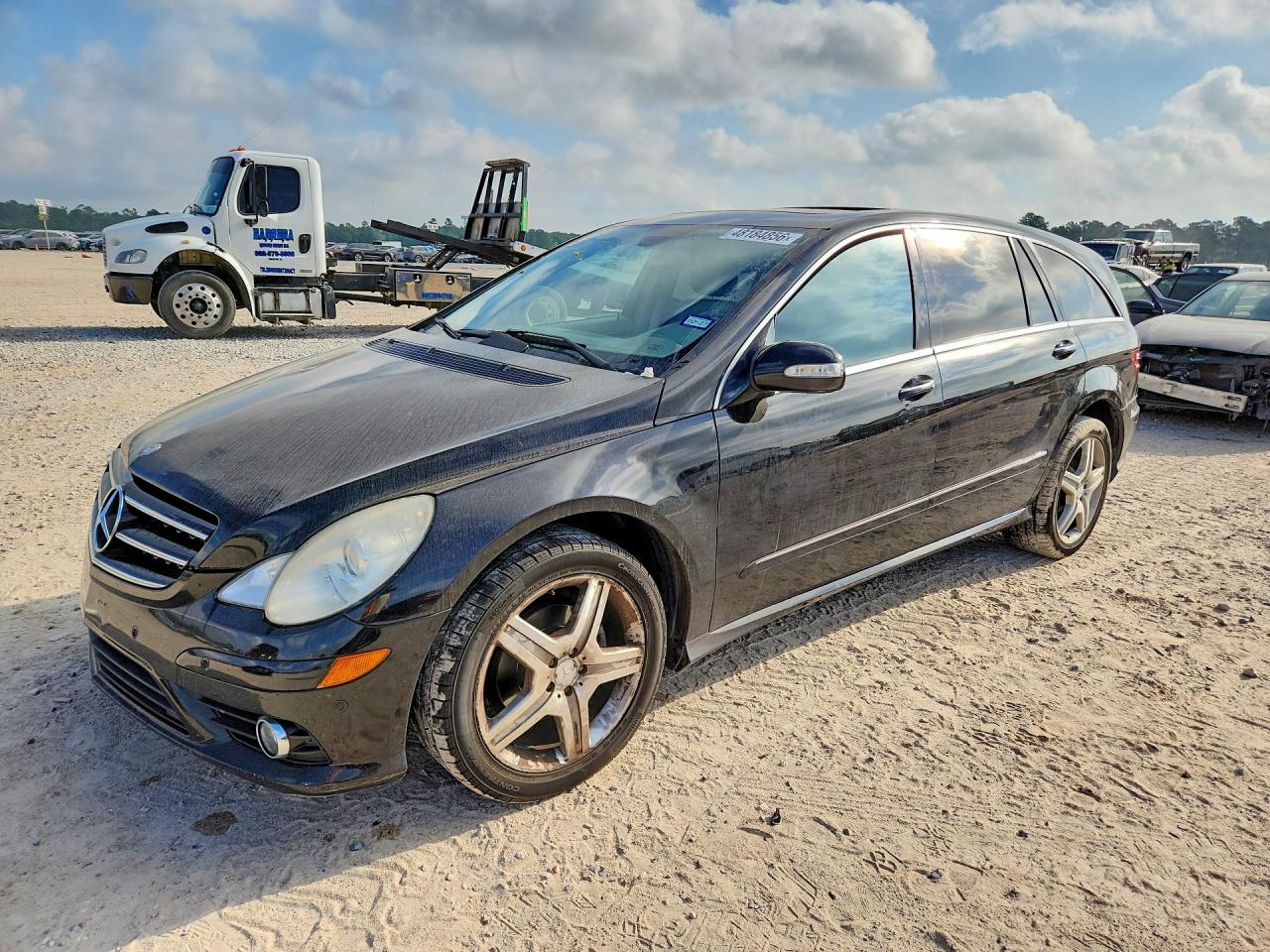 2010 Mercedes-Benz R 350, VIN 4JGCB6FE4AA110604 — Minor dents and scratches
