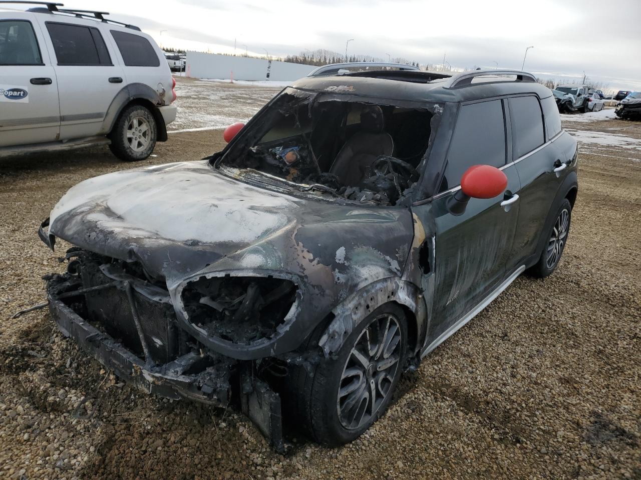 2017 MINI Countryman Cooper S, VIN WMZYT5C36H3D81587 — Пожар в моторном отсеке