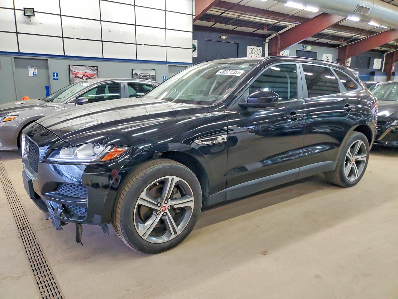 2017 Jaguar F-Pace 35t Premium, VIN SADCJ2BVXHA880147 — Minor dents and scratches