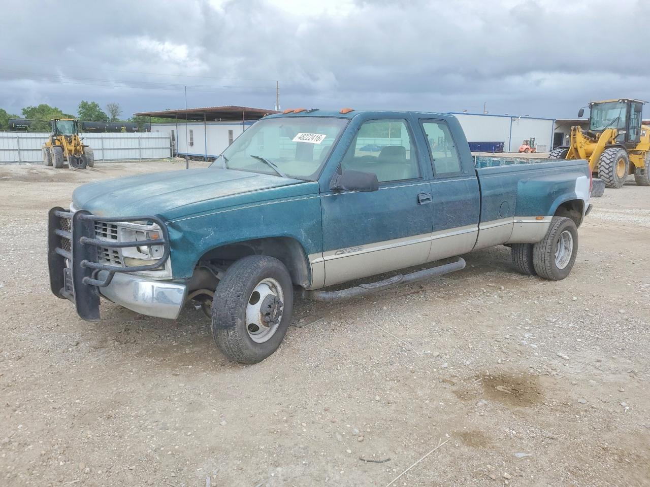 1998 Chevrolet Silverado 3500, VIN 1GCHC39R1WF020972 — Перед