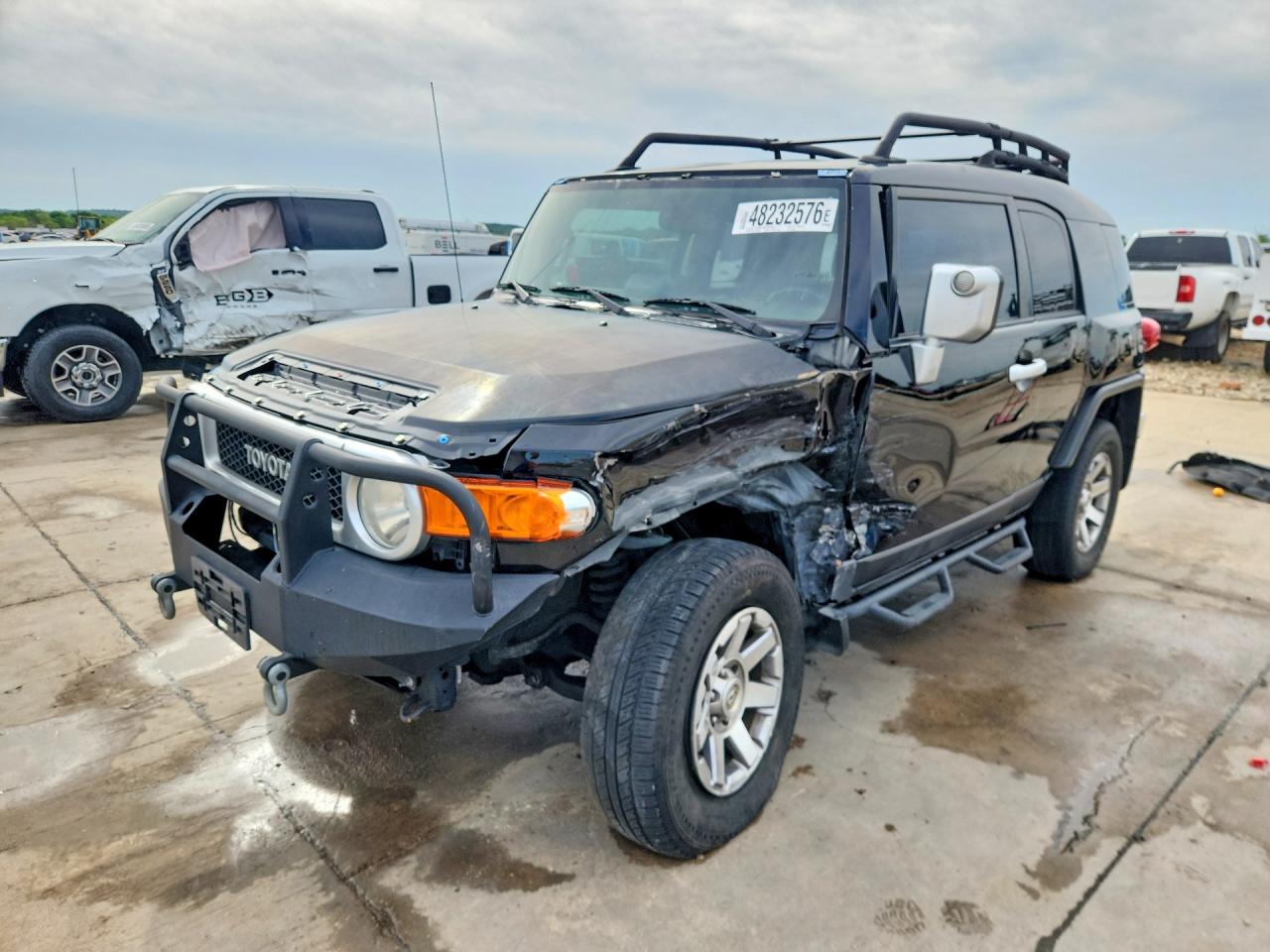 2014 Toyota FJ Cruiser, VIN JTEBU4BF8EK186982 — Front end
