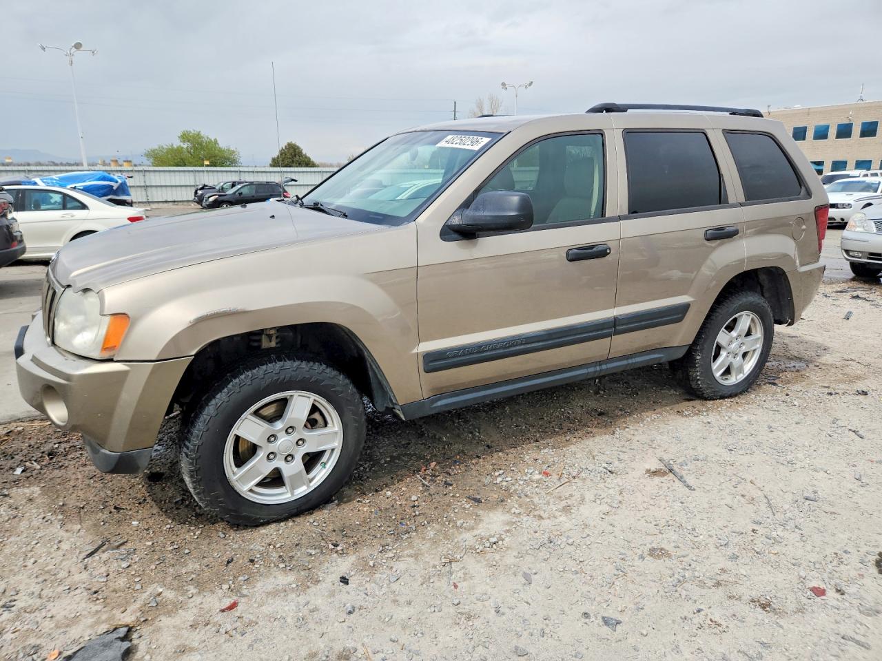 2006 Jeep Grand Cherokee Laredo, VIN 1J4GR48K26C256398 — Side