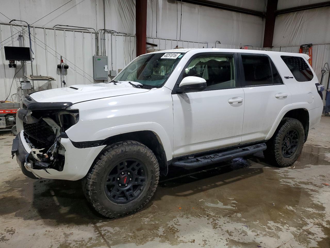 2018 Toyota 4Runner TRD Pro, VIN JTEBU5JRXJ5544349 — Front end
