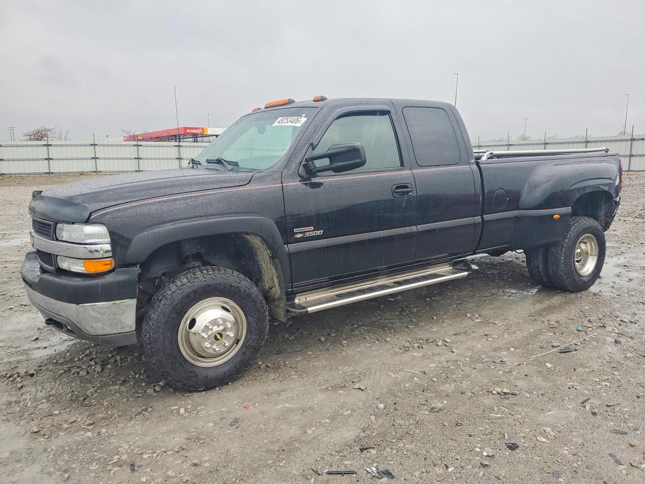 2001 Chevrolet Silverado 3500 LS, VIN 1GCJK391X1E320751 — Rear end