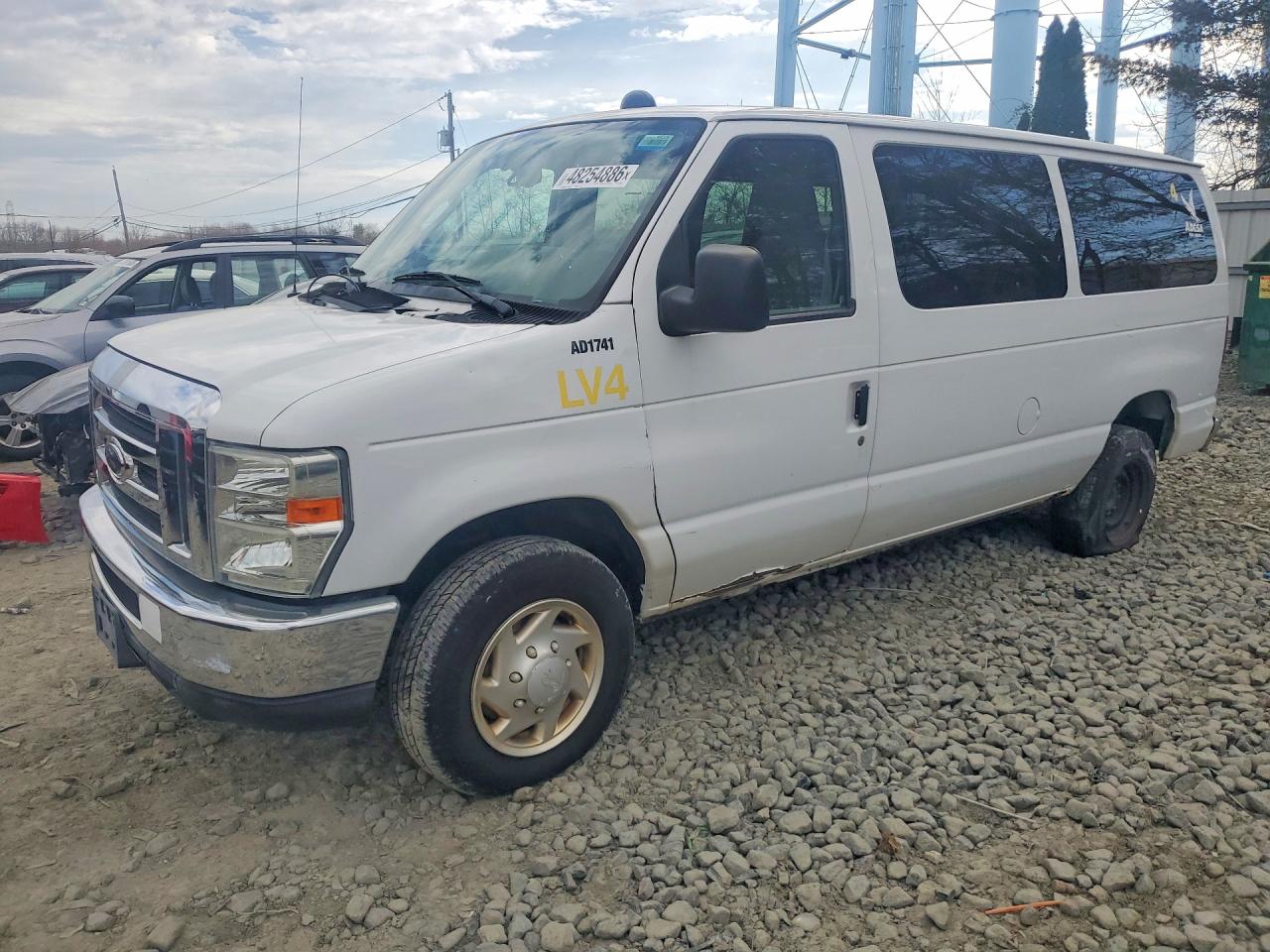 2013 Ford Econoline Passenger XLT, VIN 1FBNE3BLXDDA94598 — Minor dents and scratches