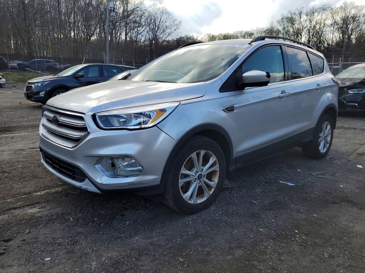 2018 Ford Escape SE, VIN 1FMCU0GD4JUC37073 — Front end