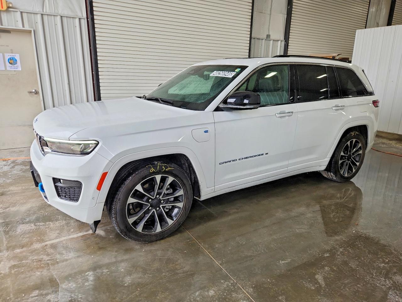 2023 Jeep Grand Cherokee Overland, VIN 1C4RJYD61P8788851 — Normal wear