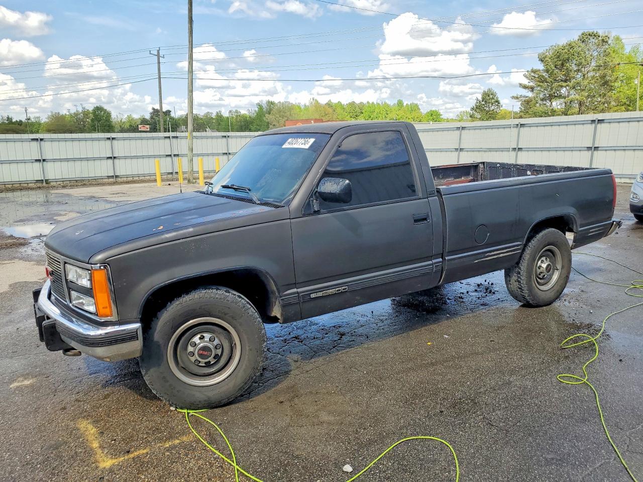 1992 GMC Sierra 2500, VIN 1GTGC24F4NE526187 — Side